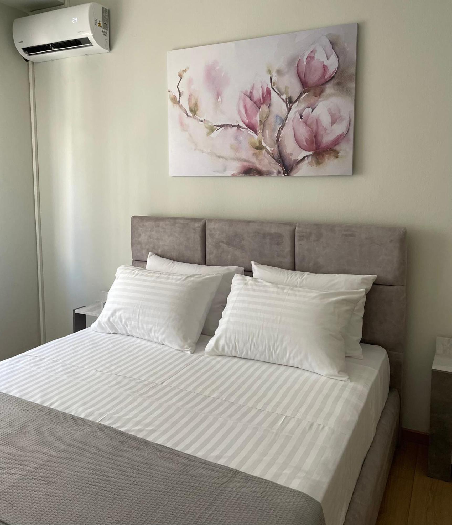 Spacious Apartment Near Panormou Metro Athens Exterior photo
